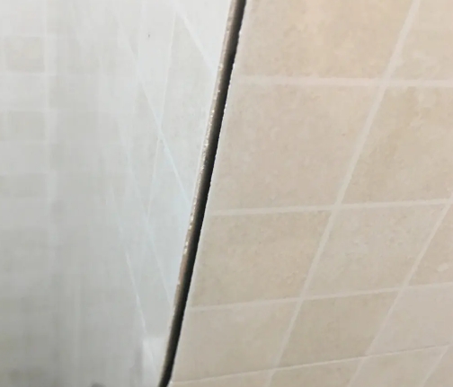 卢龙瓷砖空鼓维修公司分享阳台瓷砖脱落的修复过程可以分为以下几个步骤