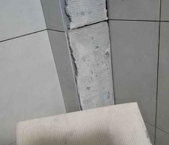 卢龙瓷砖空鼓维修公司分享下厨房瓷砖脱落的补救措施。